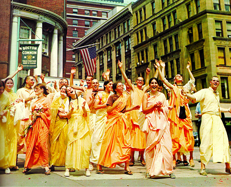 Chanting Hare Krishna Friedensformel